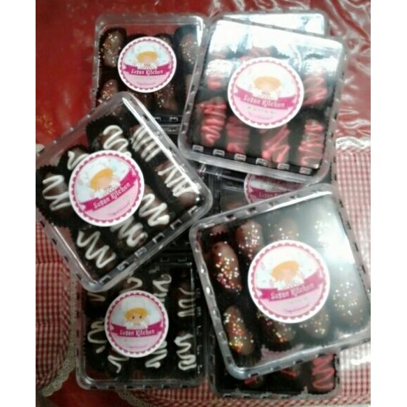 

KURMA COKLAT MEDE/KEJU/BLUEBERRY