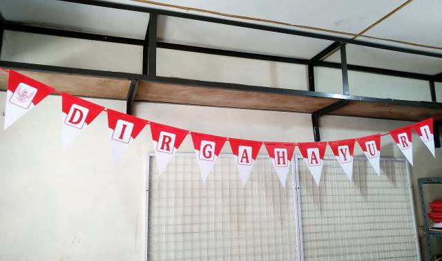 Banner Dirgahayu RI Bendera Merah Putih Segitiga Cartoon Dekorasi Hias Agustusan