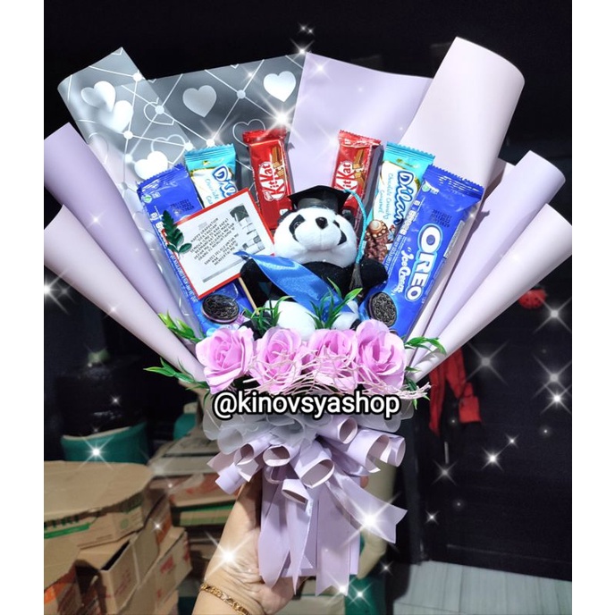 

Bucket Wisuda Bunga, Snack en Boneka/Bucket Cowo/Bucket Wisuda Cowo/Bucket Untuk Pacar