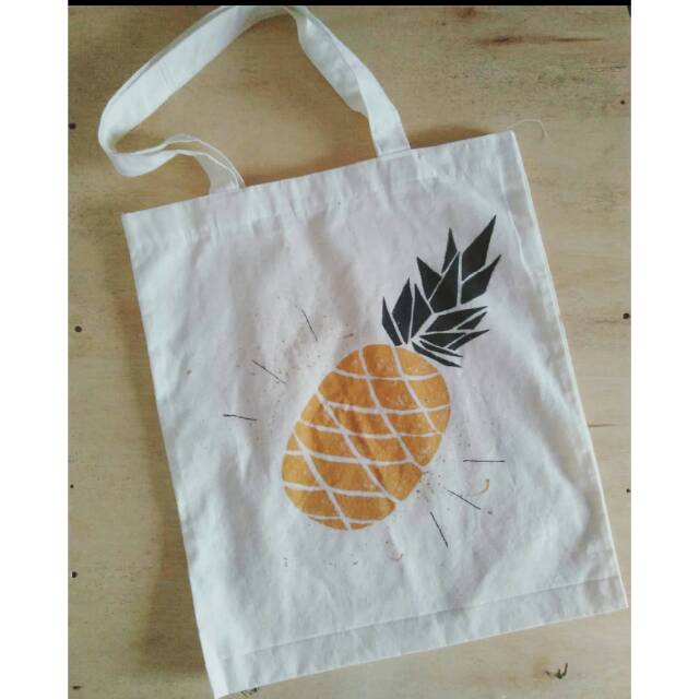 

ToteBag Blacu Lukis Pineapple