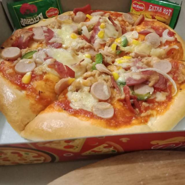 

Pizza Lezatos