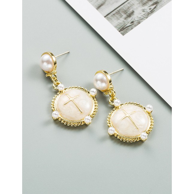 LRC Anting Tusuk Fashion Gold Metal Sugar Pomelo Pearl Geometric Round Earrings F89467