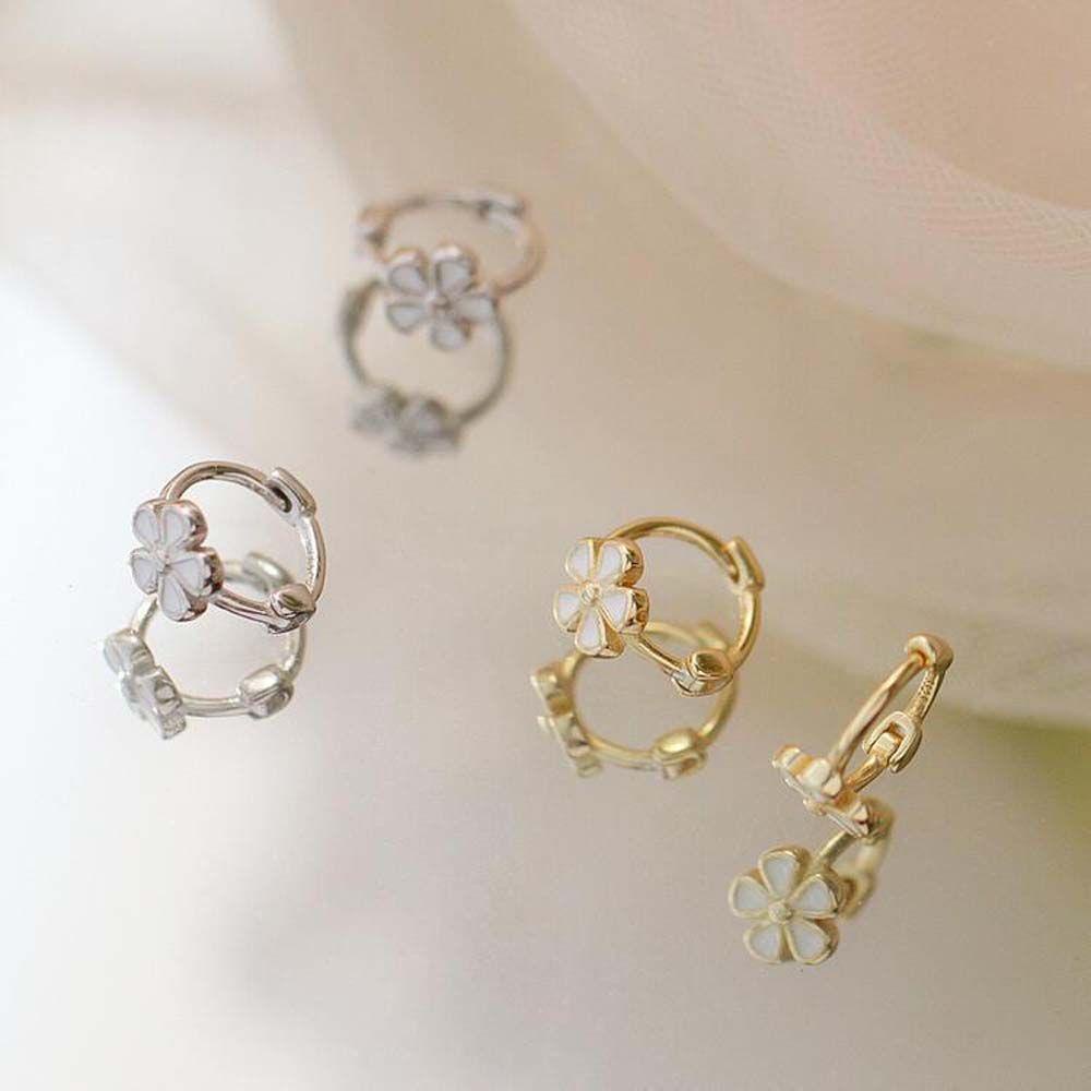 Mxbeauty Gesper Telinga Lucu Elegan Perempuan Manis Daisy Kecil Gadis Wanita Anting Stud