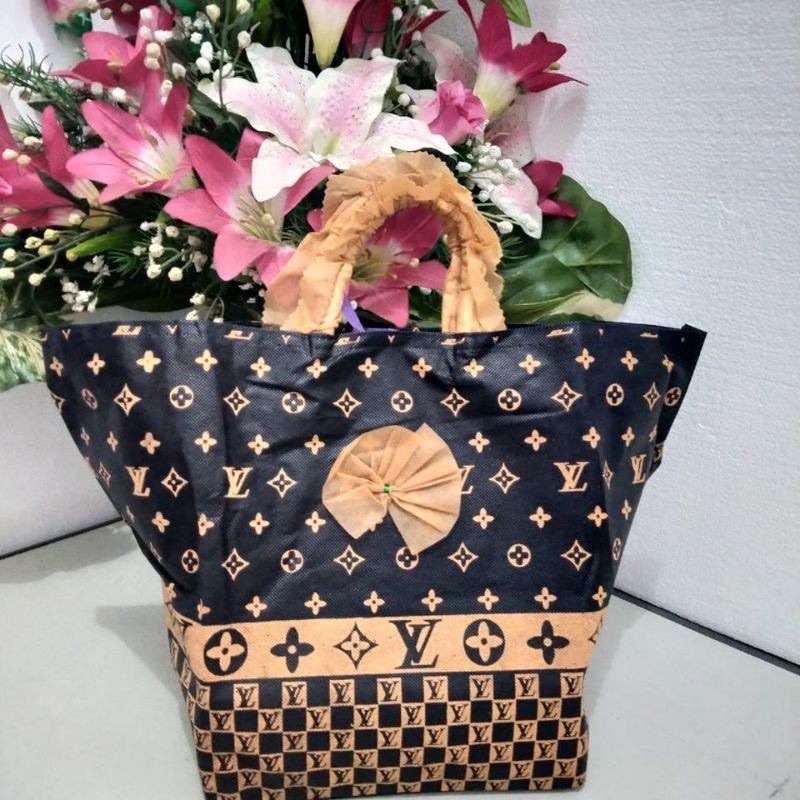 TAS SYAHRINI HAJATAN UKURAN 22x22 TAS BOX NASI BAHAN SPUNBOND MOTIF BATIK TAS BESEK KOTAK BENTO TAS SAHRINI