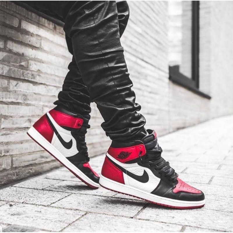 NIKE AIR JORDAN RETRO 1 BRED TOE PREMIUM