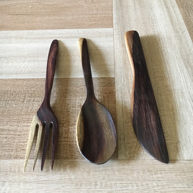 Cutlery set (Sendok, garpu dan pisau kayu  1 set)