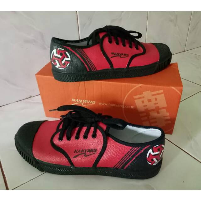 SEPATU NANYANG MOTIF 205-S (MERAH HITAM)