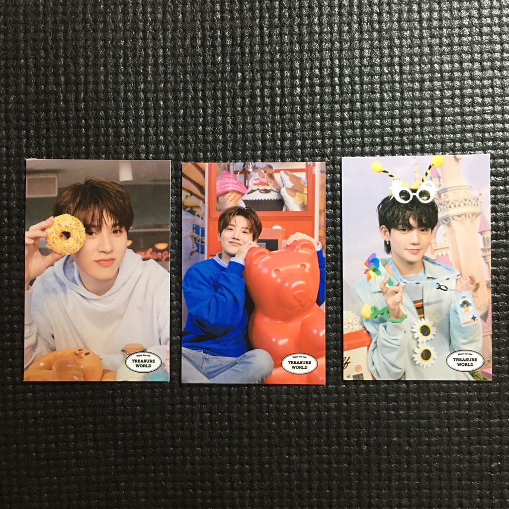 TREASURE WORLD MERCH - PC BINDER