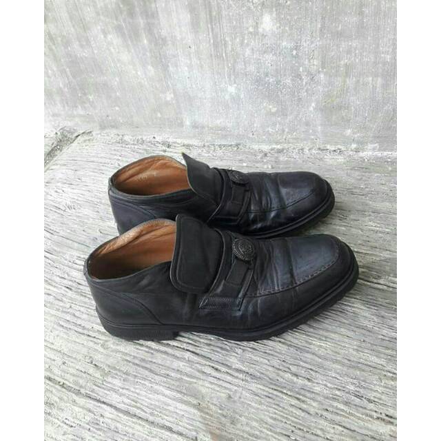 Sepatu giani versace second
