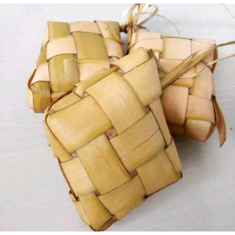 

KETUPAT LEBARAN UKURAN SEDANG-BESAR