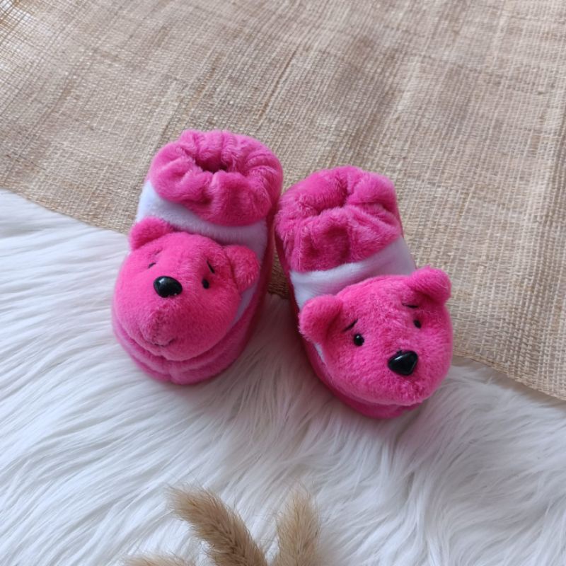 Sepatu bayi bulu the pooh 0-6 bulan