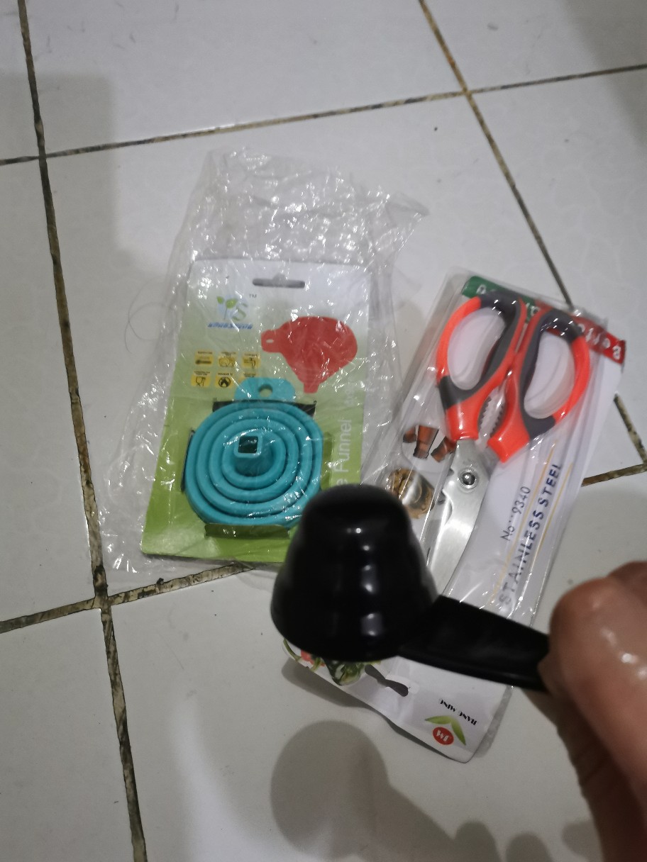 Gunting Dapur 4in1 Super Tajam Multi Fungsi / Pembuka Botol Dan Kacang