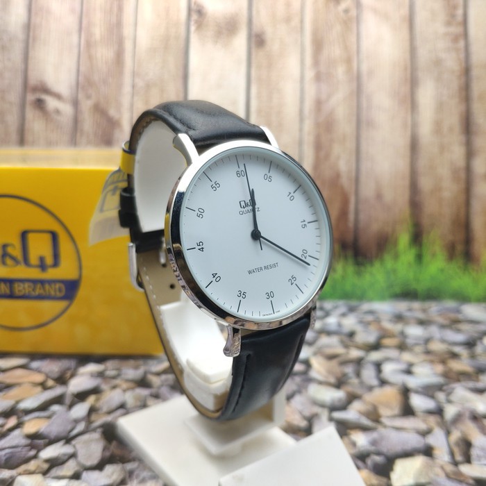 [COD] Jam Tangan Pria Q&Q QQ Analog Strap Kulit Hitam Q978J324Y Original KEREN KOTAK KADO TERBARU