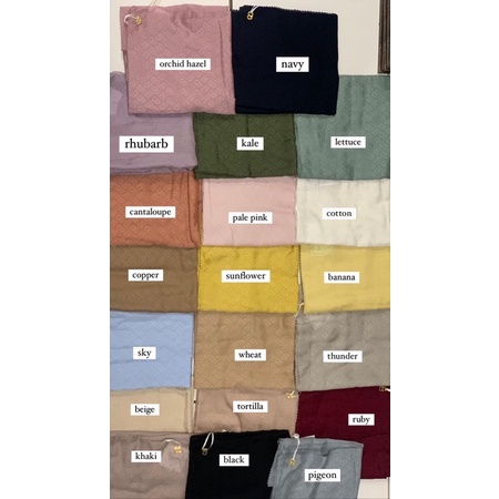 Tapis embossed Buttonscarves