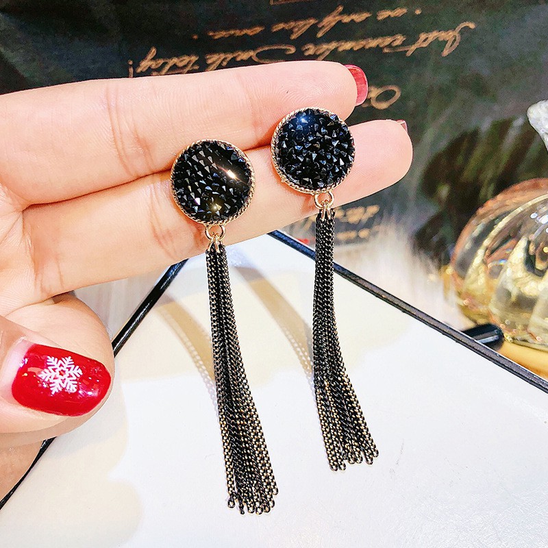 Anting Rumbai Panjang Aksen Berlian Warna Hitam Bahan S925 Gaya Retro