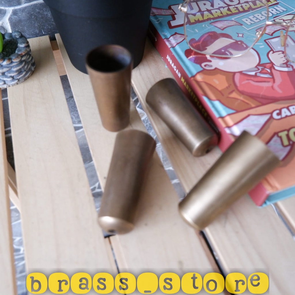 Alas Kaki Meja Kursi Kuningan Antik 1 pcs
