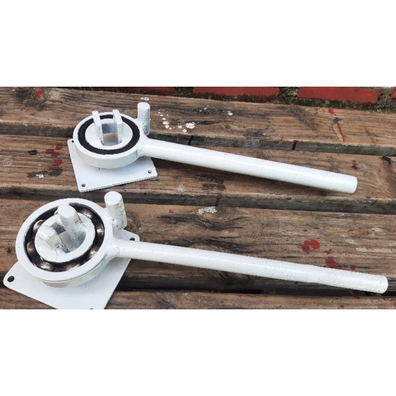 alat penekuk besi beton. bisa untuk bikin ornamen rak bunga, bisa juga untuk membuat ring bangunan