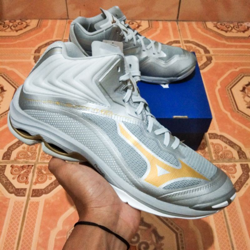 (size 42) sepatu mizuno wlz 6 silver gold original