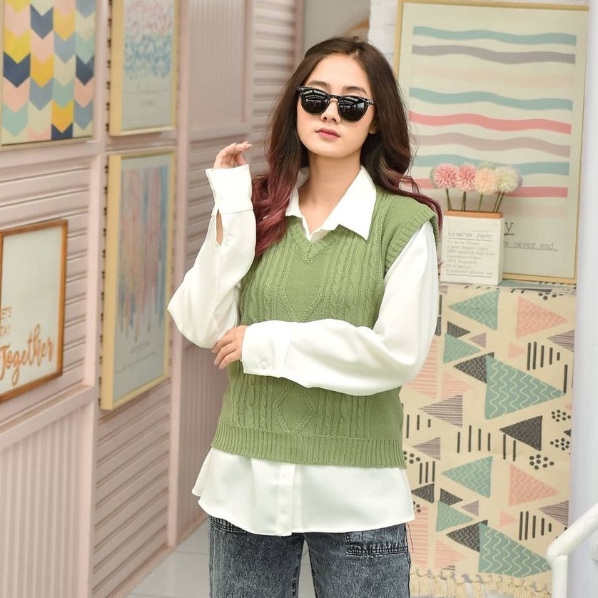 Yoora Vest Rajut-Fashion Outfit Pakaian-Outerwear Vest Rompi Luaran Wanita Fit to L