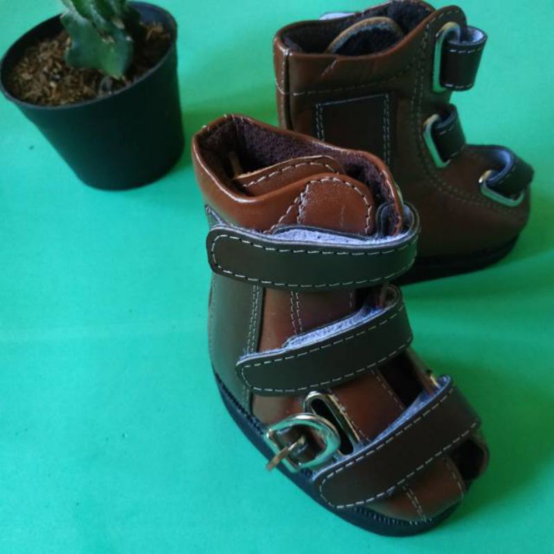 sepatu koreksi kaki CTEV