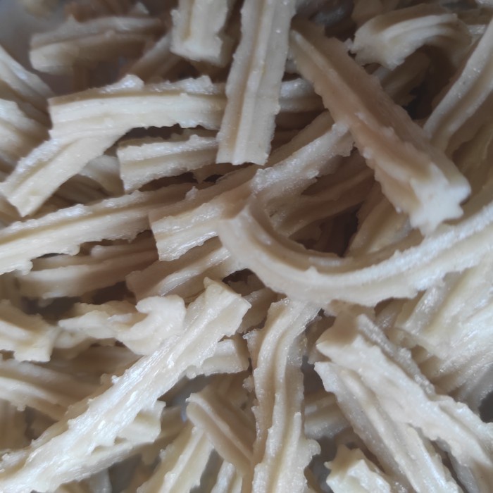 KERUPUK MENTAH CIPIR PREMIUM IKAN BELIDA (250GR)