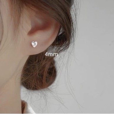 Anting Tusuk Stenless Bentuk Love Zirkon Artifisial Bentuk Hati Warna Stell Gold dan Silver 0,4cm, 0,5cm, 0,6cm, dan 0,8cm