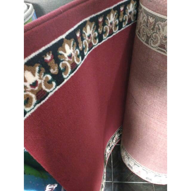 Sajadah Karpet/Permadani Merah tipe Bunga