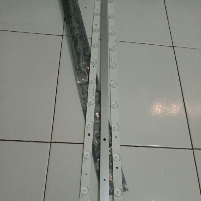 backlight tv led polytron 32in set