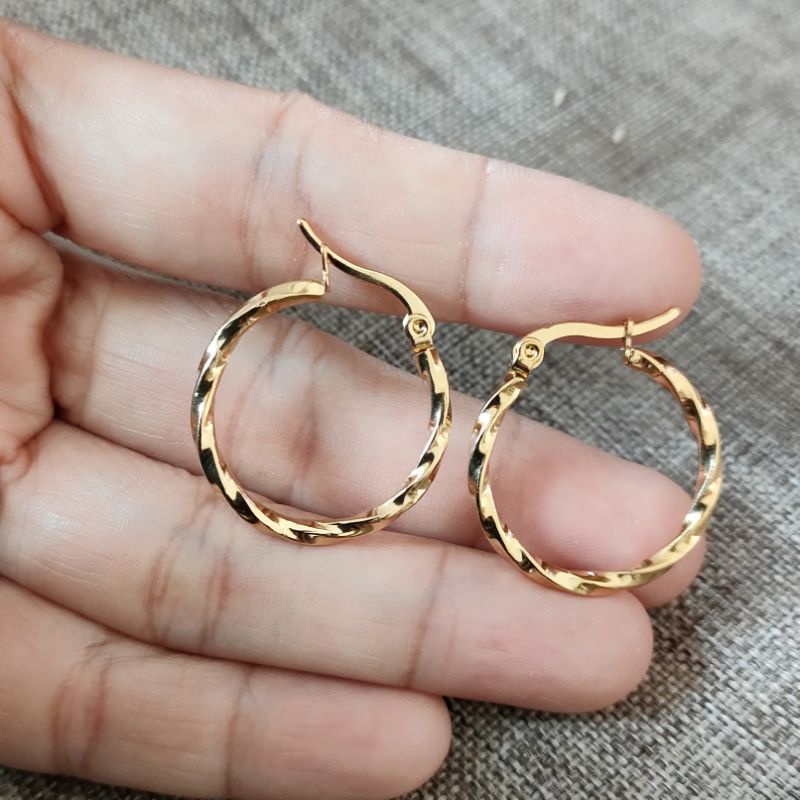 Anting Titanium Gipsy dm 2cm warna Gold E14019-4