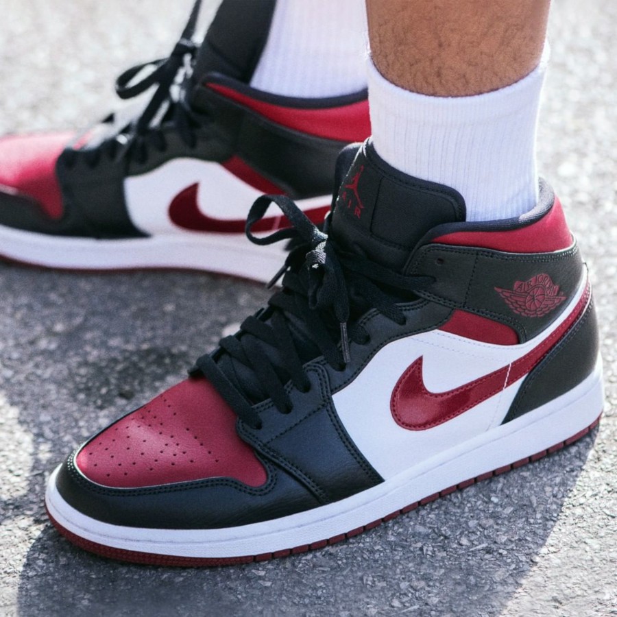 Sepatu Nike Air Jordan 1 Mid Bred Toe 