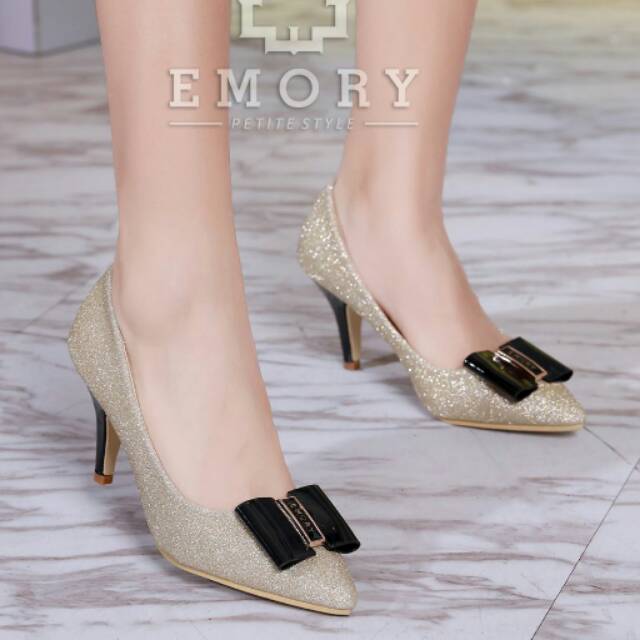 Sepatu emory