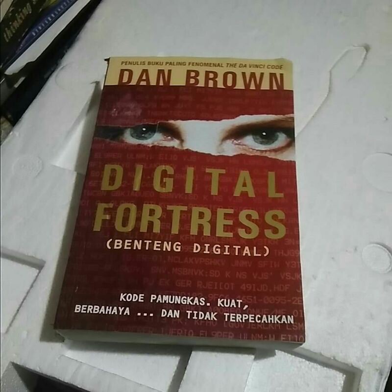 Buku Digital Fortress,Benteng Digital,(Novel Misteri,Dan Brown, ada keriting di halaman-halamannya)