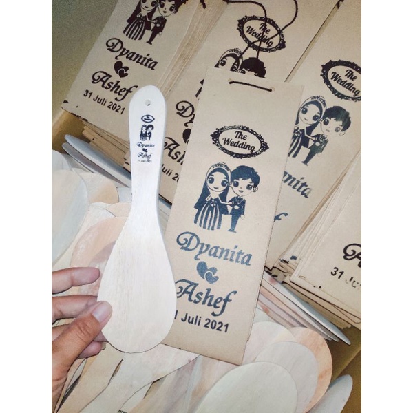 

SOUVENIR PERNIKAHAN KAYU, CENTONG PAPERBAG PERLENGKAPAN PERNIKAHAN