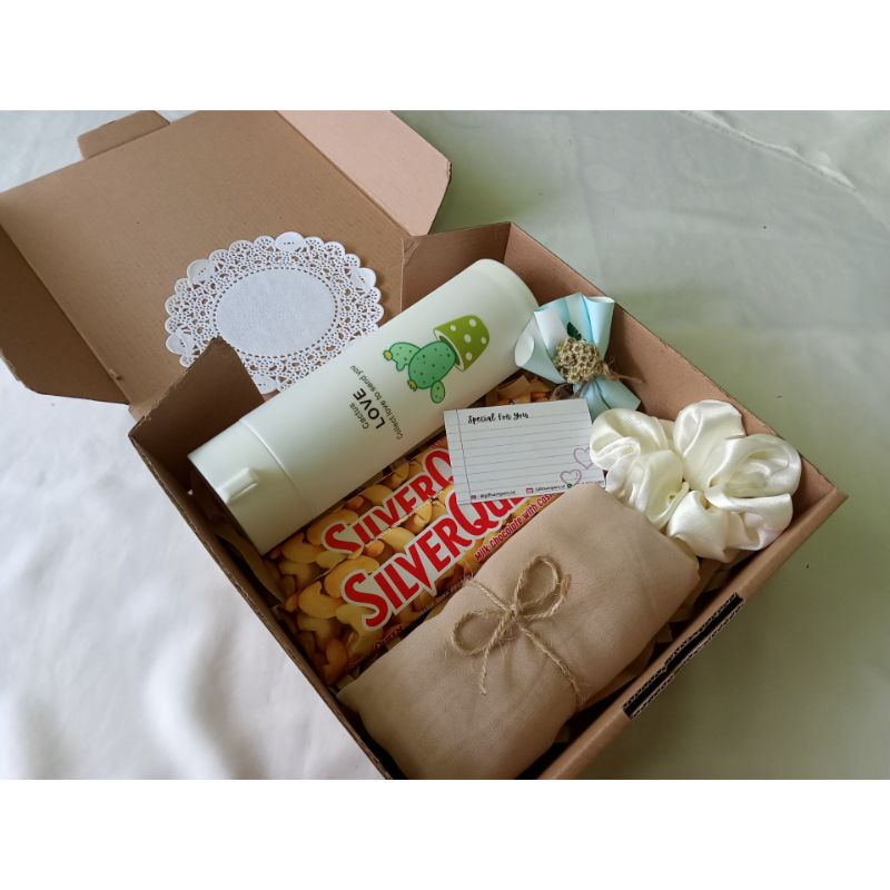 

Gift Birthday/Kado Ulang tahun/ Hadiah cewek/Gift Box / Hampers Jilbab