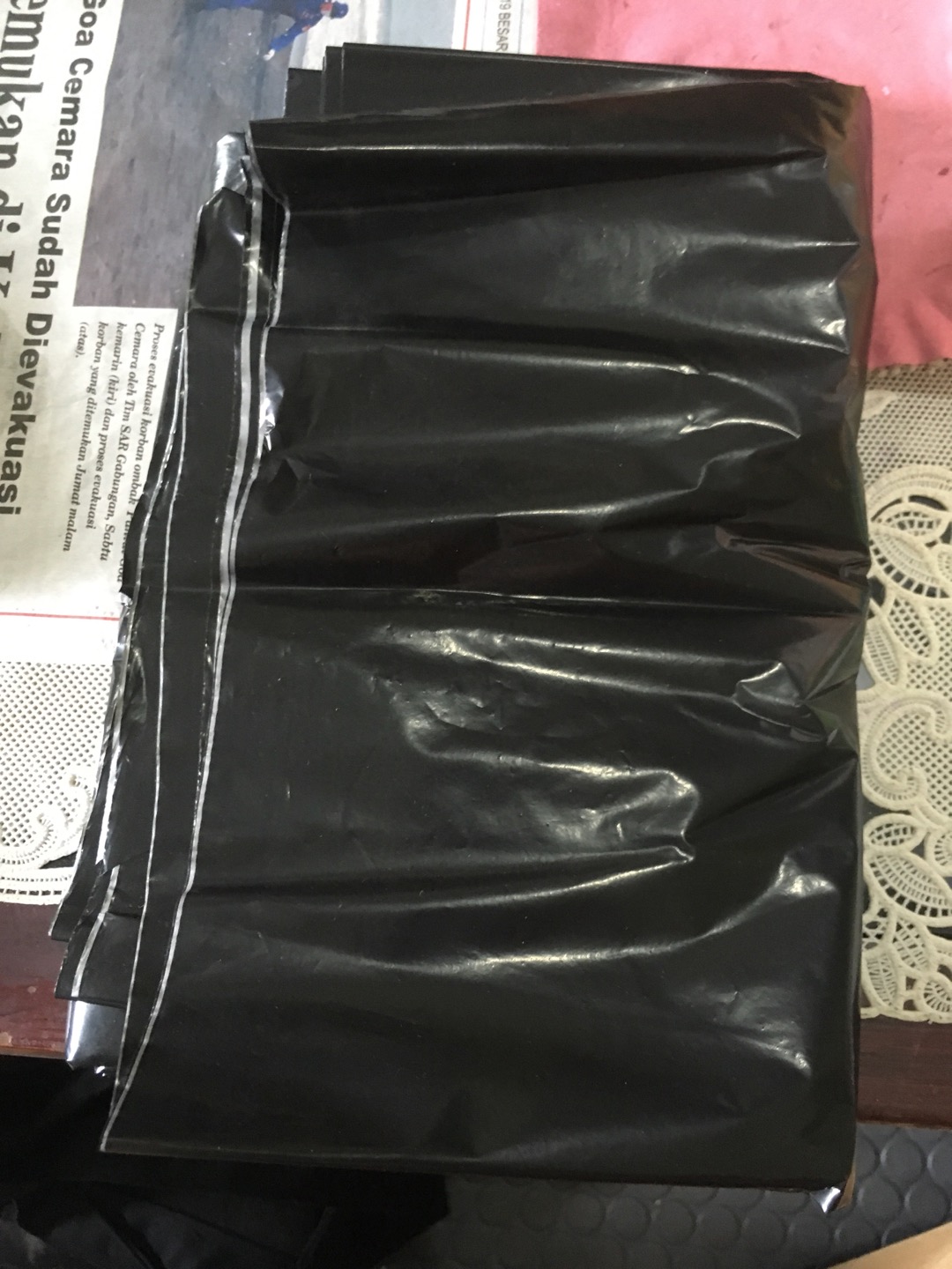 (1 Meteran) Mulsa Pertanian Hitam Perak Plastik Packing Paketan Eceran Merk Acak Bell Matahari Ktg