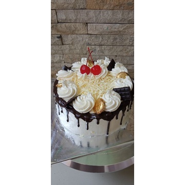 

kue ulang tahun/kue murah/black forest/kue enak/kue empuk/kue Frozen/Kue ulang tahun Frozen