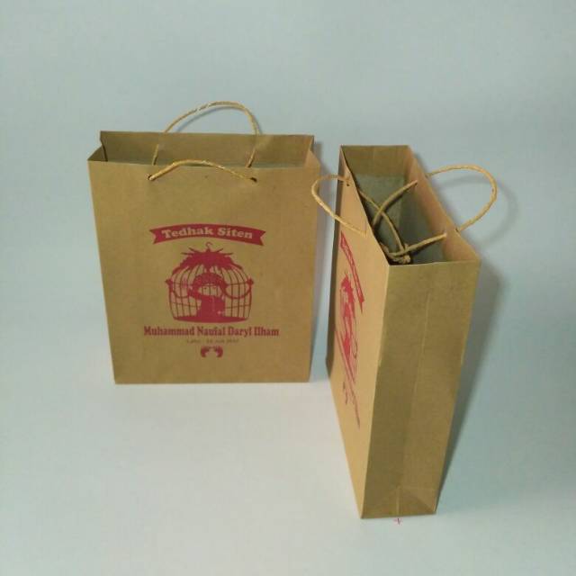 

Paperbag kraft coklat 135gsm size P18 x L6 x T23 dengan sablon