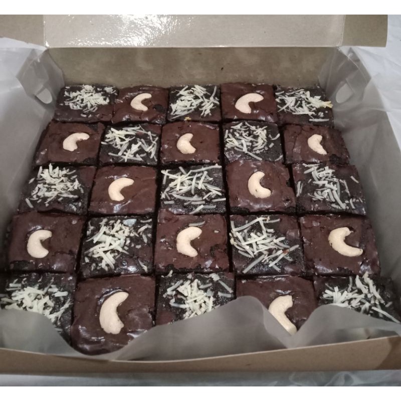 

Brownies Panggang Mede dan Keju