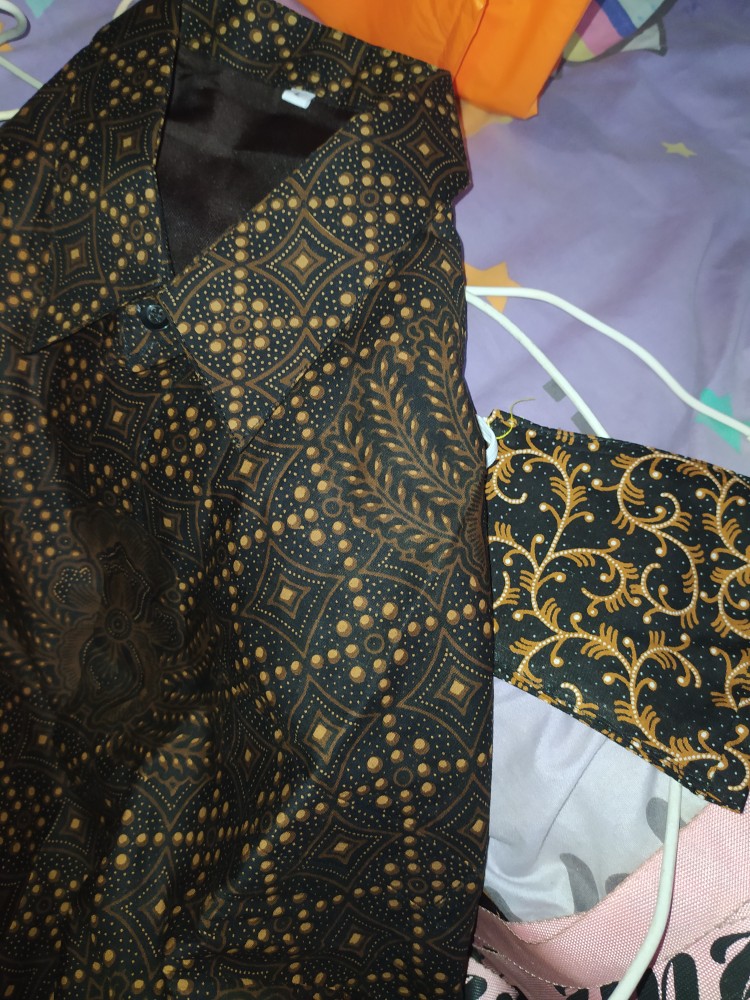 Kemeja Batik Pria Lapis Furing Reguler Fit Katun Pari Coklat Panjanng Batik Solo