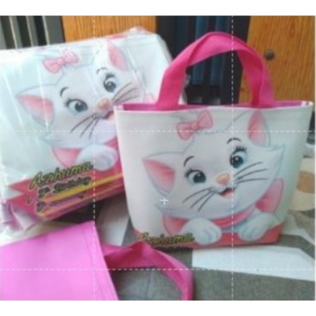

TAS ULTAH / GOODIE BAG TRAPESIUM PEREKAT UK 30x25 (l x t) Landscape bahan 100 gsm