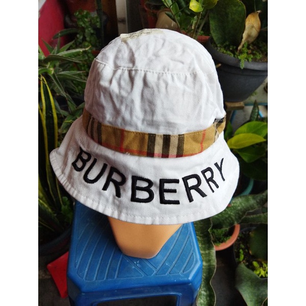 TOPI BUCKET WANITA BURBERRY BRANDED preloved second bekas