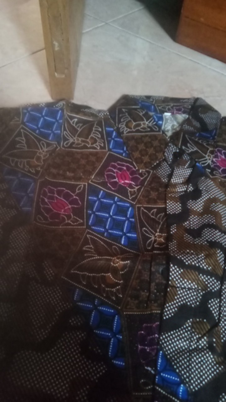 Kemeja Batik Pria Lengan Panjang Motif Strimint