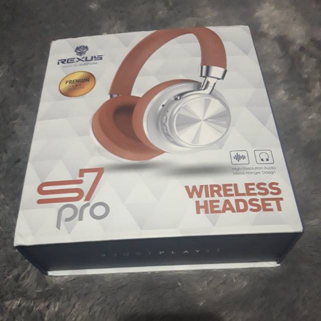 Headphone Rexus S7 Pro (on book)