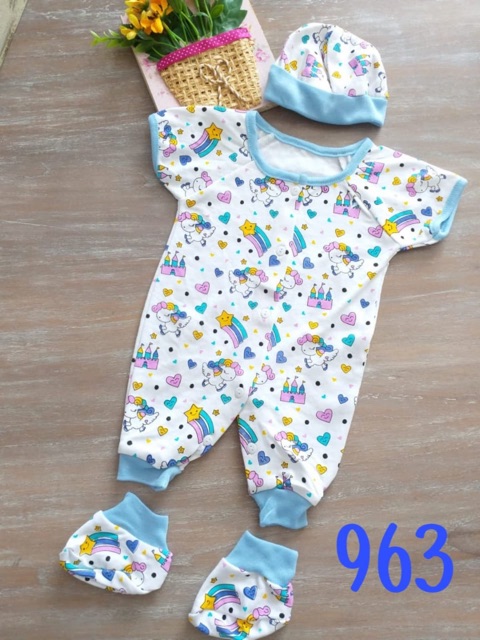 Setelan romper little j ( romper+ topi+ kaoskaki)