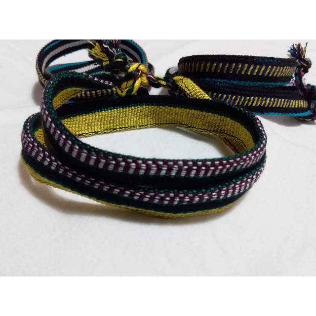 Gelang tenun ular sanca