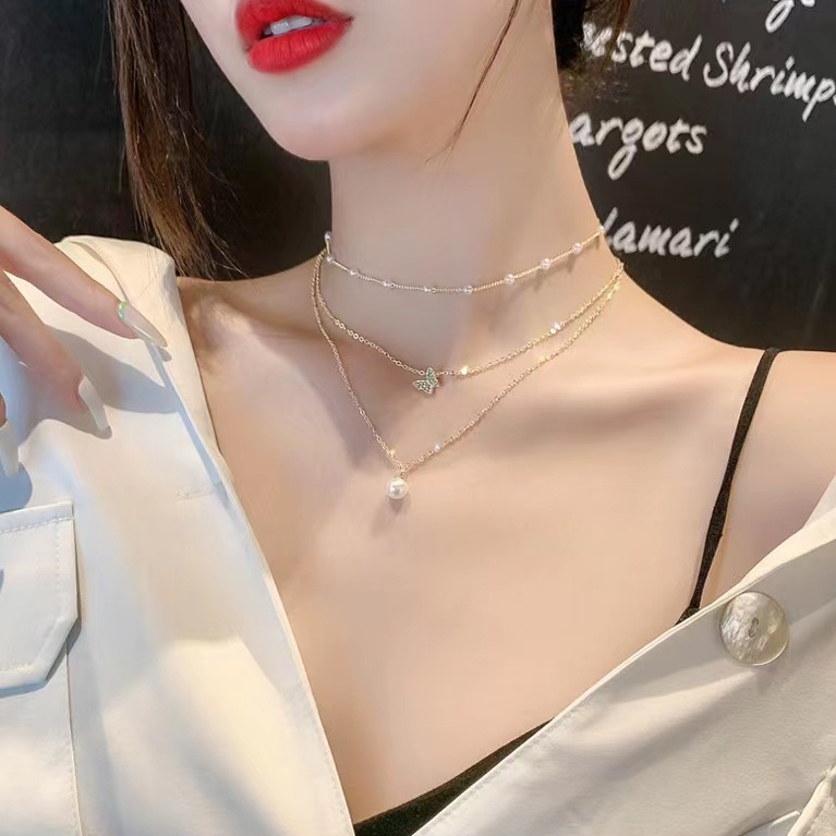 Kalung Multilayer Aksen Kupu-Kupu Mutiara Berlian Penuh