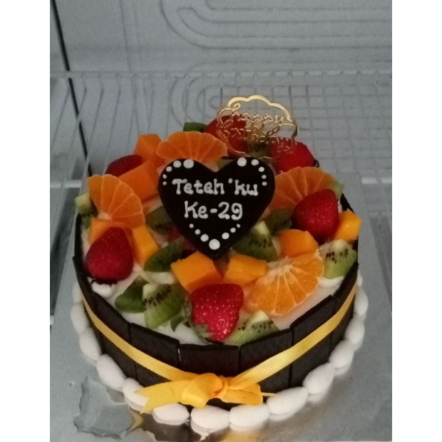

kue ulang tahun buah - buahan