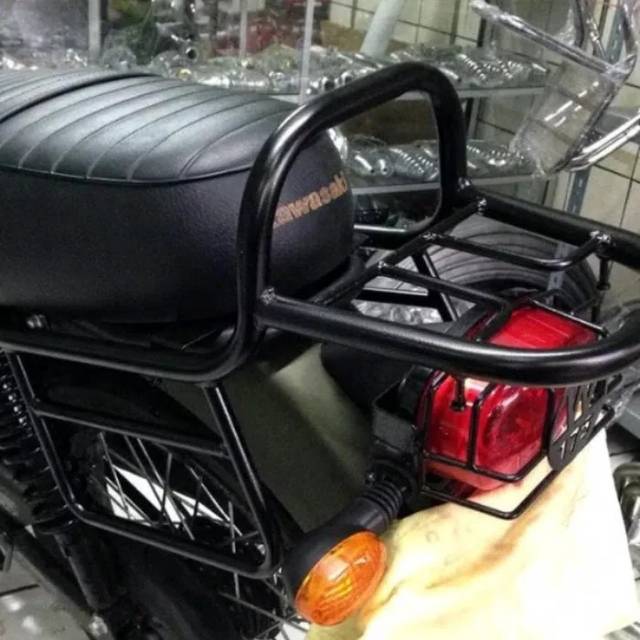 Behel belakang kawasaki w175. Rak belakang. Aksesoris kawasaki w175k