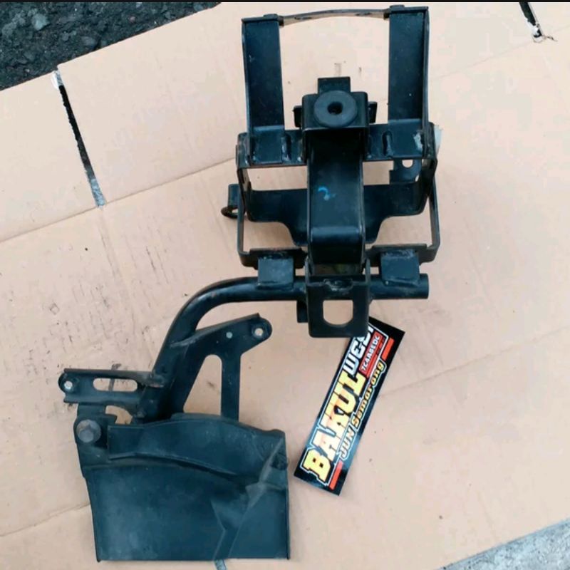 BOX BAND BATTERY GUARD ECU STAY FR COVER penyangga body bodi bok tempat aki accu baterai VARIO kzr