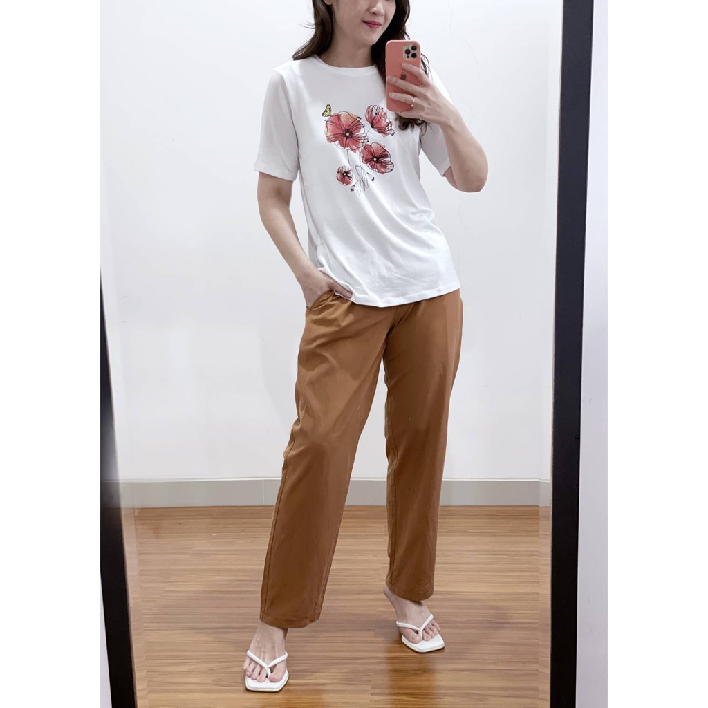 Uniqlo white poppy flower print crew neck soft tee